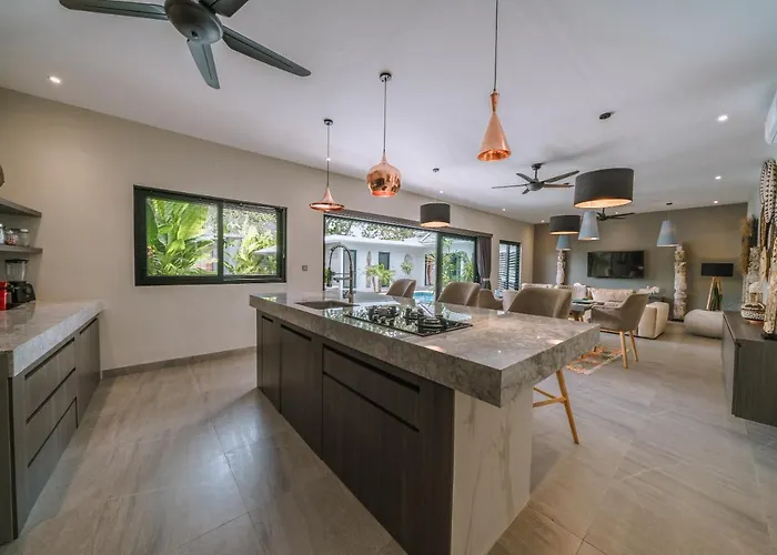 Villa Batik - Brand New & Stylish 3br In Seminyak!
