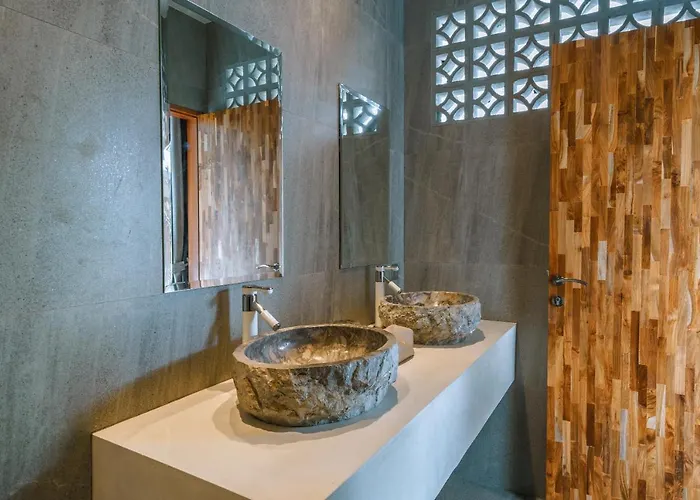 Batik - Brand New & Stylish 3br In Seminyak! *